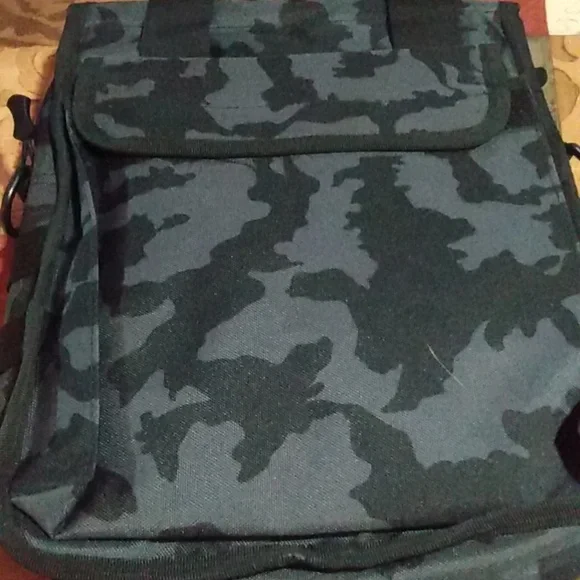 Men's Camouflage Backpack - Picture 2 of 3